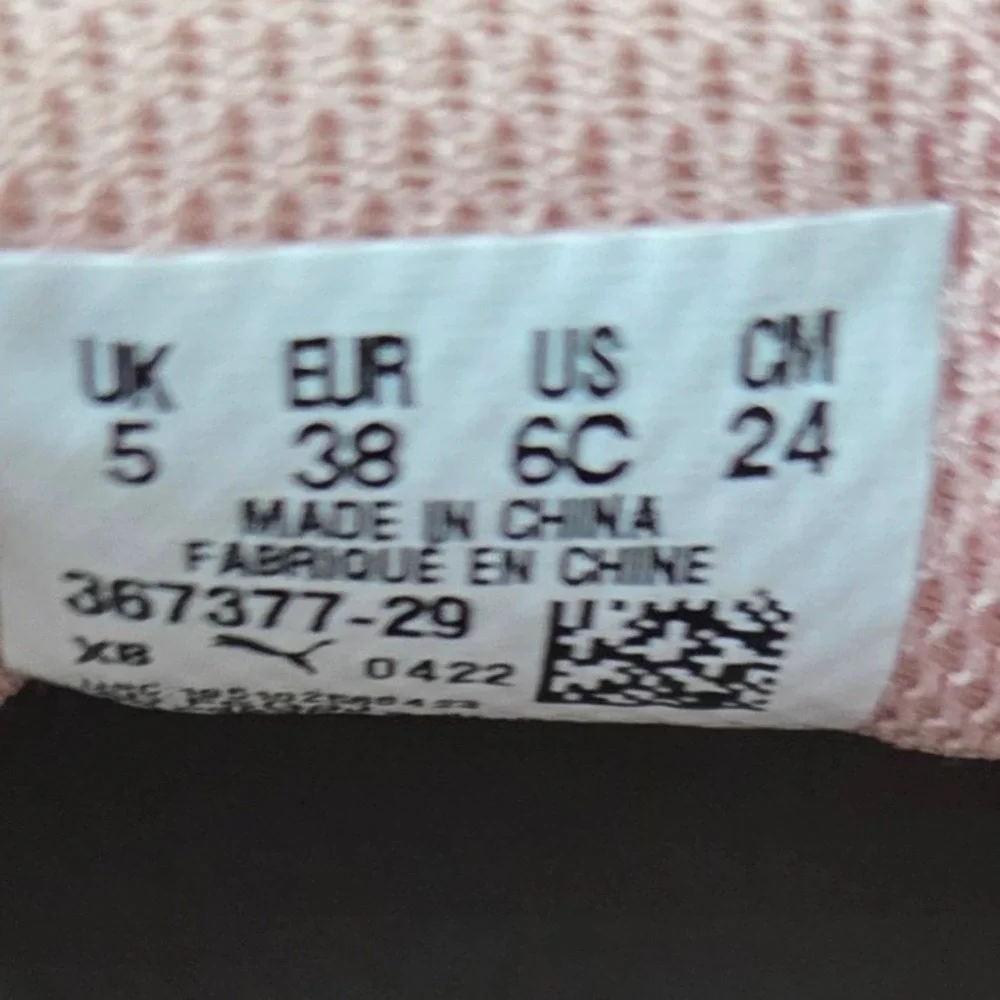Puma Rose Gold & White Sparkle Sneakers Kids size 6‎
